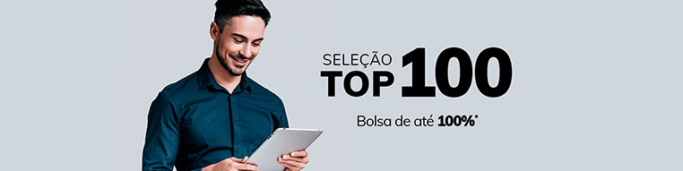 Homem sorrindo enquanto olhara para um tablet, ao lado um texto diz 'Seleção Top 100, bolsas de até 100%'.
